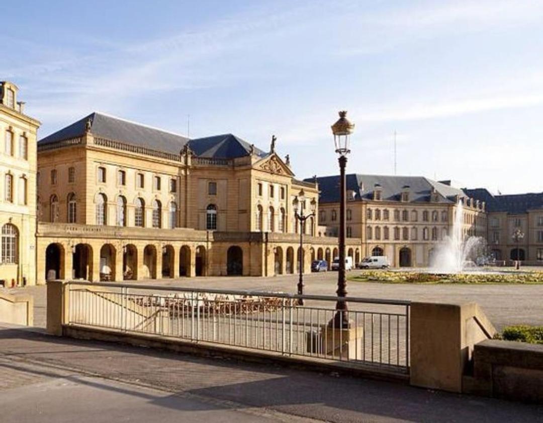 Appartement Spa Privatif Et Cinema Centre Ville Metz Eksteriør bilde